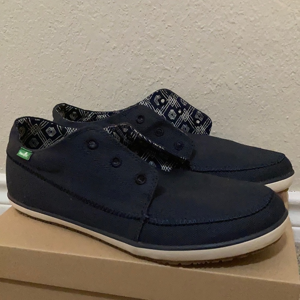 Men’s Sanuk shoes size 10